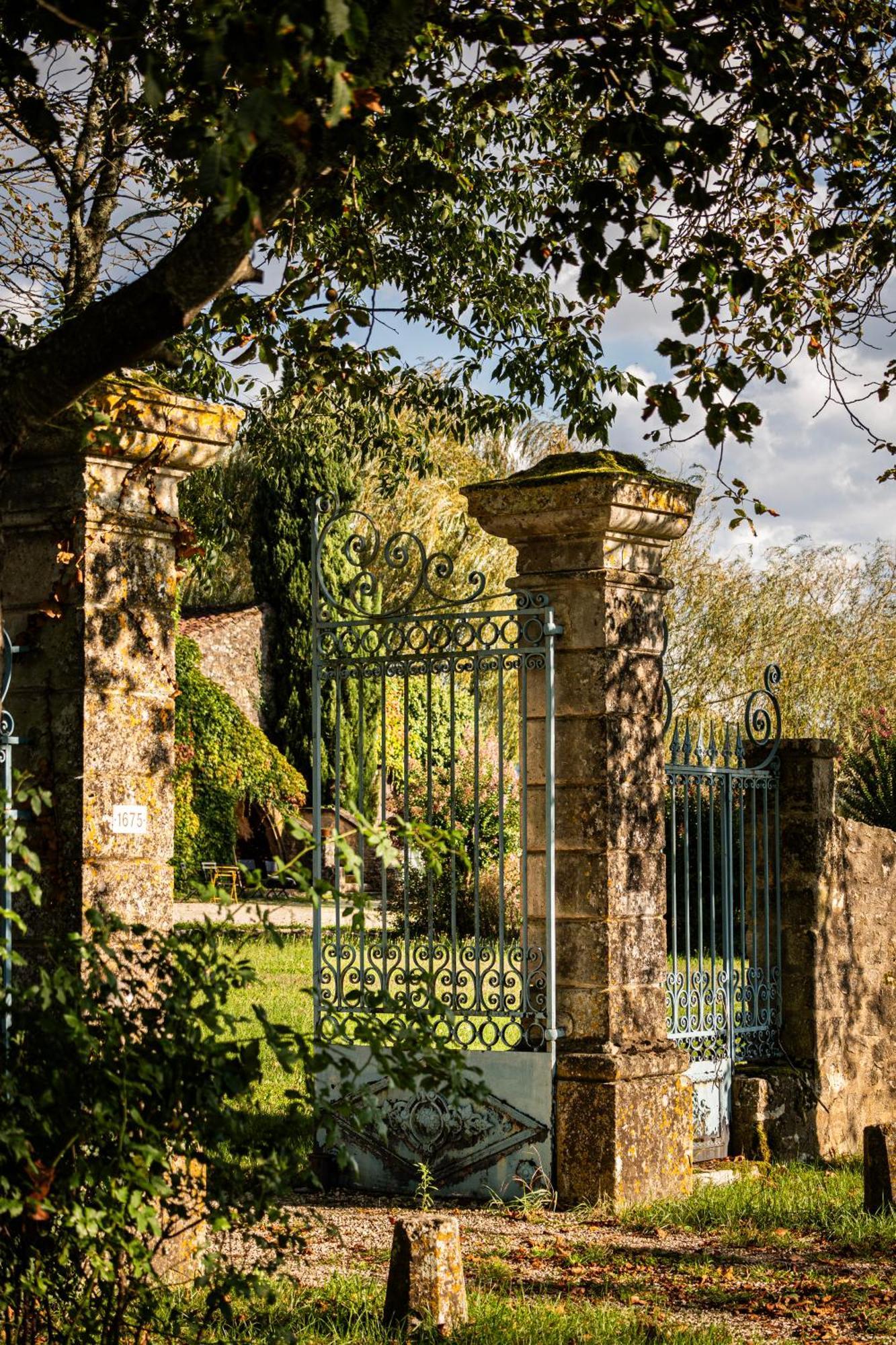 Chateau La Gineste - Castle And Vineyard Duravel ภายนอก รูปภาพ
